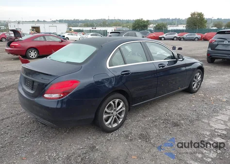 2016 Mercedes-Benz C 300 4Matic z USA, uszkodzony, nr VIN 55SWF4KB8GU114367